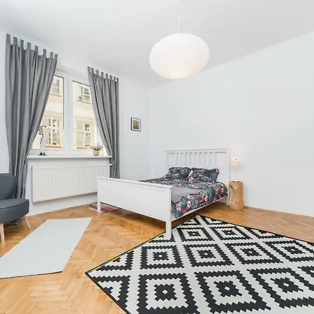 Apartament Two Separate Bedrooms,10 Min Walk To The Center By Homeclick