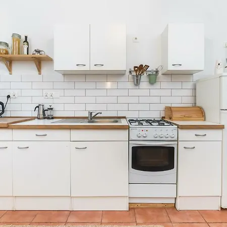 Two Separate Bedrooms,10 Min Walk To The Center By Homeclick *