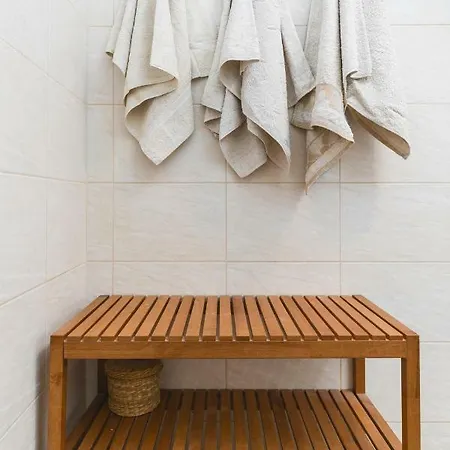 Two Separate Bedrooms,10 Min Walk To The Center By Homeclick *