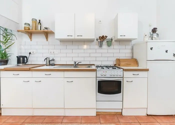 Two Separate Bedrooms,10 Min Walk To The Center By Homeclick *