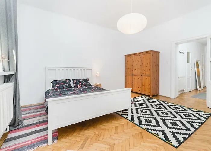 Two Separate Bedrooms,10 Min Walk To The Center By Homeclick アパート クラクフ