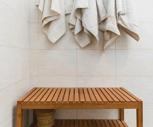 Two Separate Bedrooms,10 Min Walk To The Center By Homeclick *