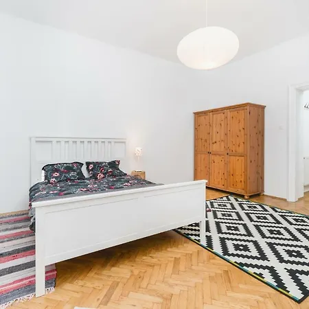 Two Separate Bedrooms,10 Min Walk To The Center By Homeclick アパート クラクフ